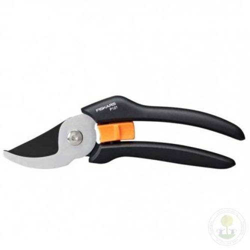 Секатор плоскостной FISKARS Solid P121 1057160